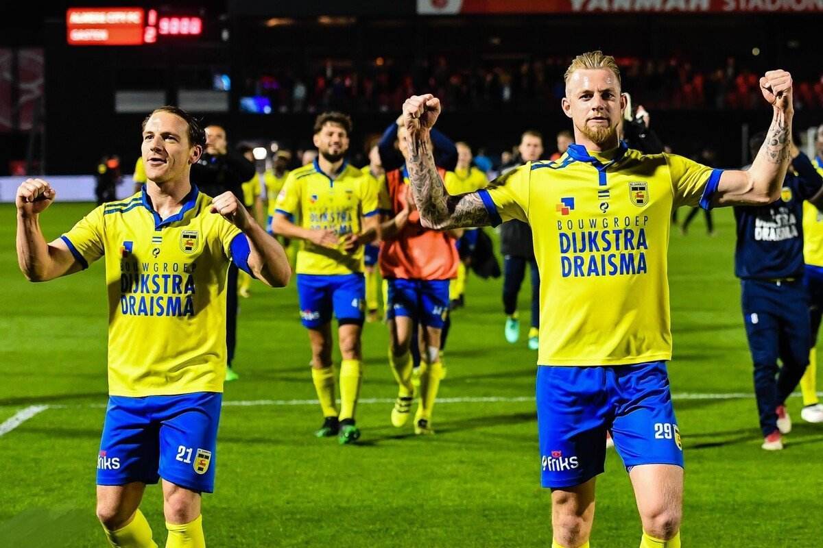 为庆祝球队 为庆祝球队